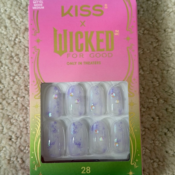 Kiss Other - Brand New Wicked X Kiss Nail Set - Bubbles